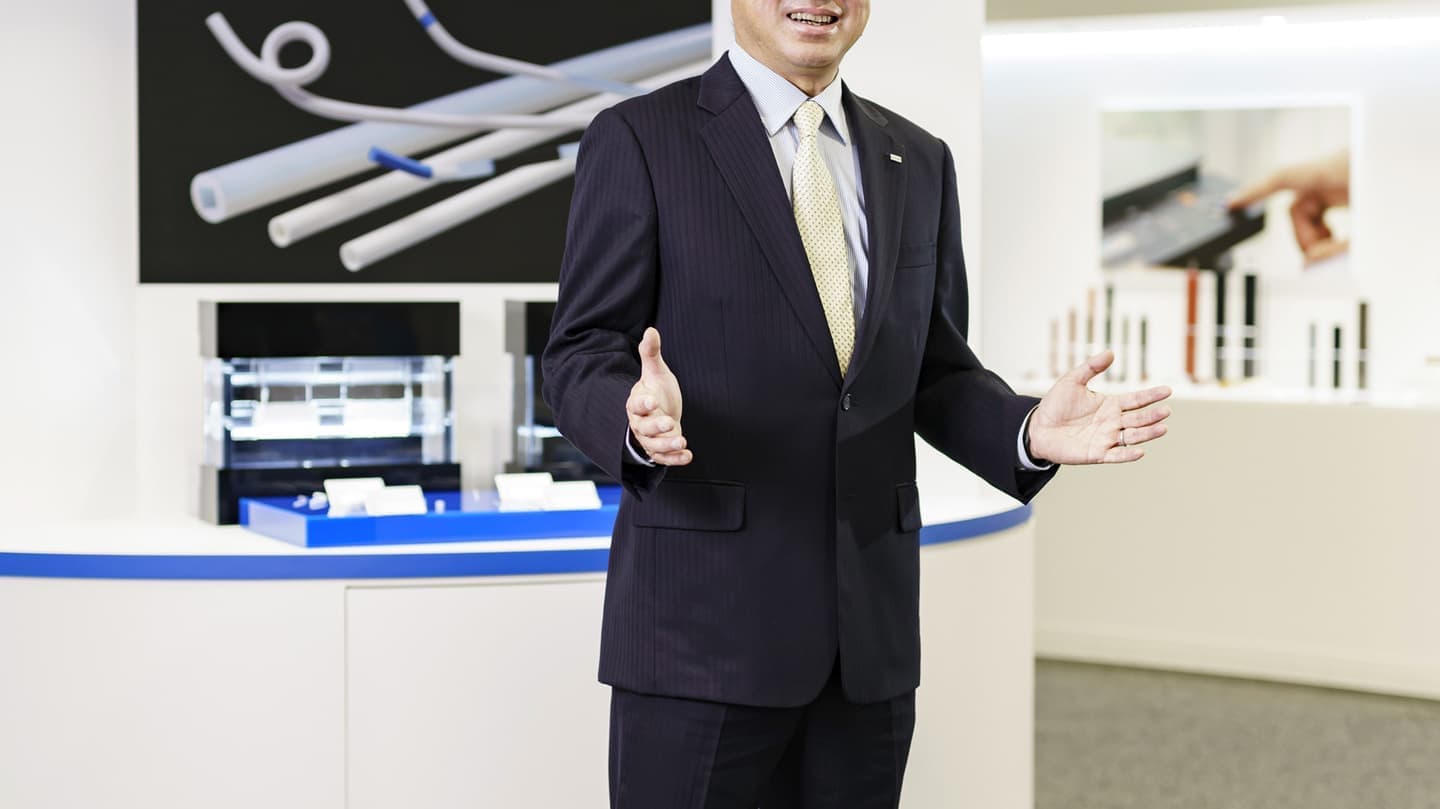 ビジネスプレゼンテーションをしている男性