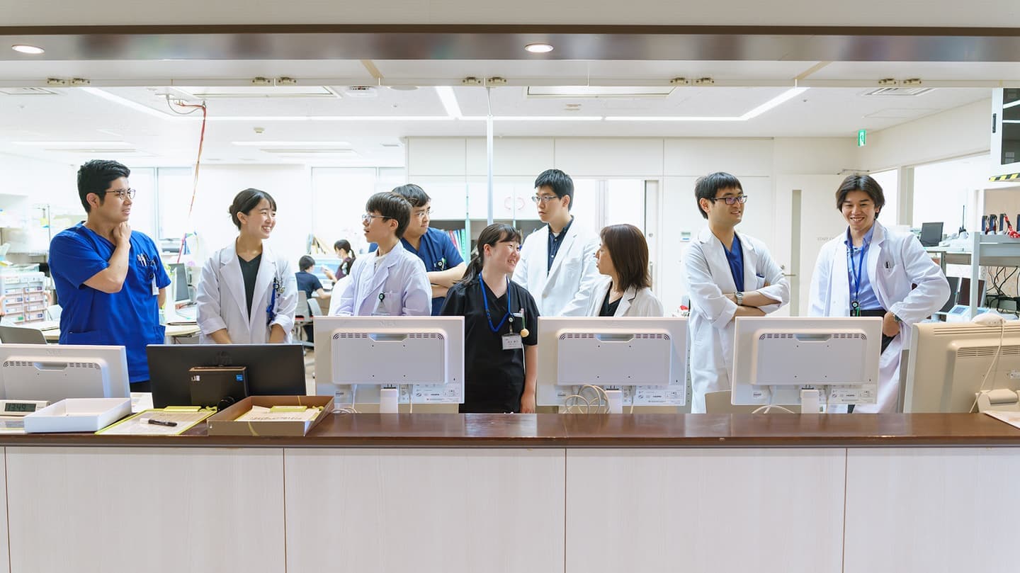 ビジネスプレゼンテーションをしている男性